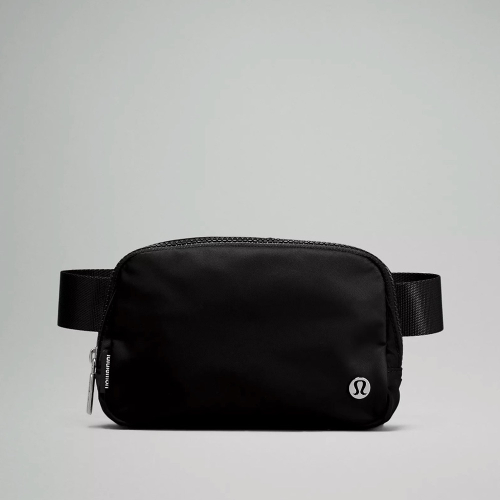 Lululemon Everywhere Belt Bag black OS
